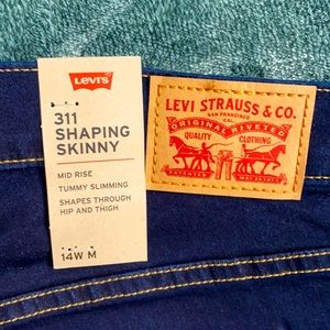 NWT 311 Shaping Skinny Jeans